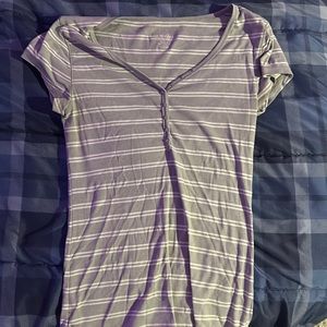 Vintage old navy grey and white striped v neck t-shirt.